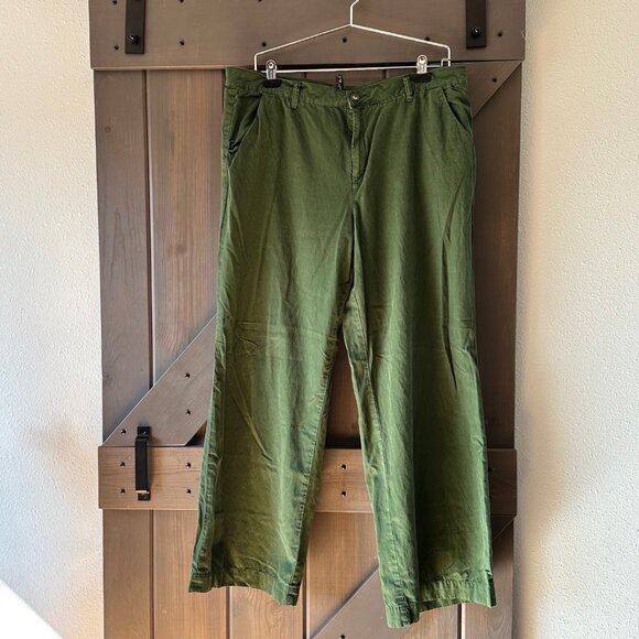 Kut from the Kloth Pants - Kut from the Kloth Military Green Khakis - EUC